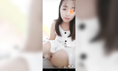 最新《瘋狂抖音》外篇之《抖音擦邊4》顏值主播各顯神通 閃現走光 刷邊瘋狂作死 扣逼漏奶 (95)