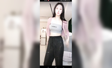 最新《瘋狂抖音》外篇之《抖音擦邊4》顏值主播各顯神通 閃現走光 刷邊瘋狂作死 扣逼漏奶 (275)