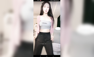 最新《瘋狂抖音》外篇之《抖音擦邊4》顏值主播各顯神通 閃現走光 刷邊瘋狂作死 扣逼漏奶 (275)