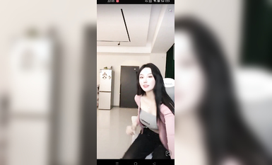 最新《瘋狂抖音》外篇之《抖音擦邊4》顏值主播各顯神通 閃現走光 刷邊瘋狂作死 扣逼漏奶 (275)