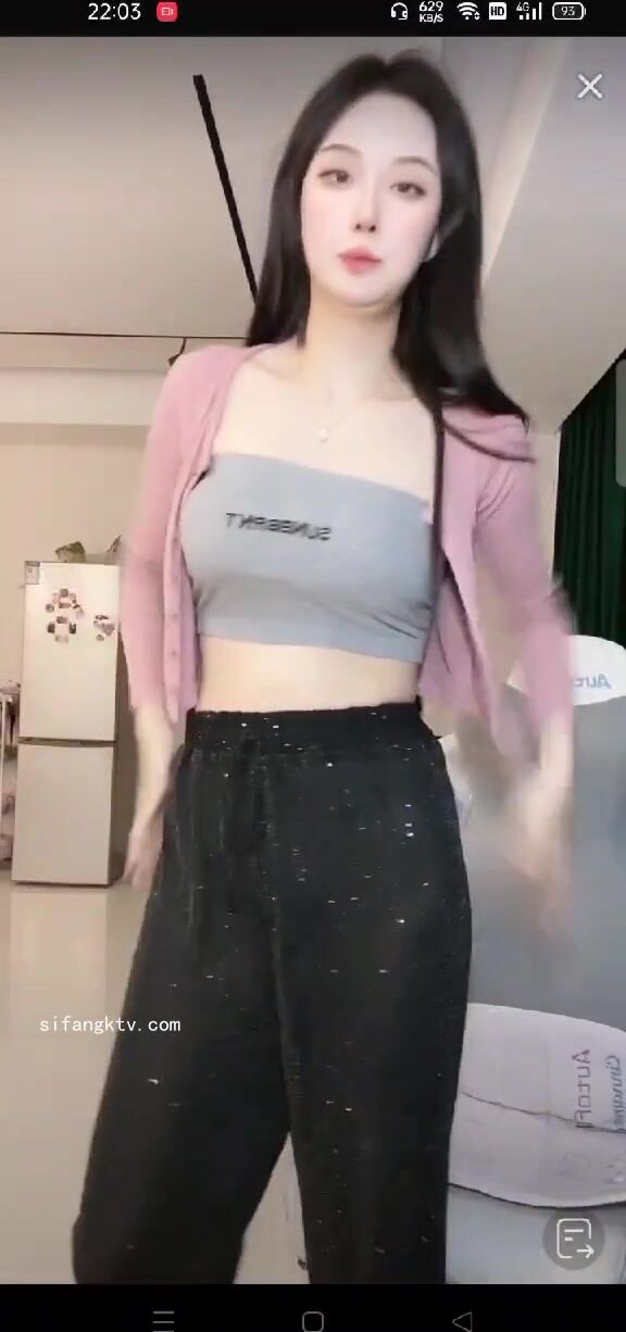 最新《瘋狂抖音》外篇之《抖音擦邊4》顏值主播各顯神通 閃現走光 刷邊瘋狂作死 扣逼漏奶 (275)