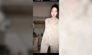 最新《瘋狂抖音》外篇之《抖音擦邊4》顏值主播各顯神通 閃現走光 刷邊瘋狂作死 扣逼漏奶 (252)