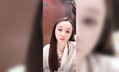 最新《瘋狂抖音》外篇之《抖音擦邊4》顏值主播各顯神通 閃現走光 刷邊瘋狂作死 扣逼漏奶 (243)