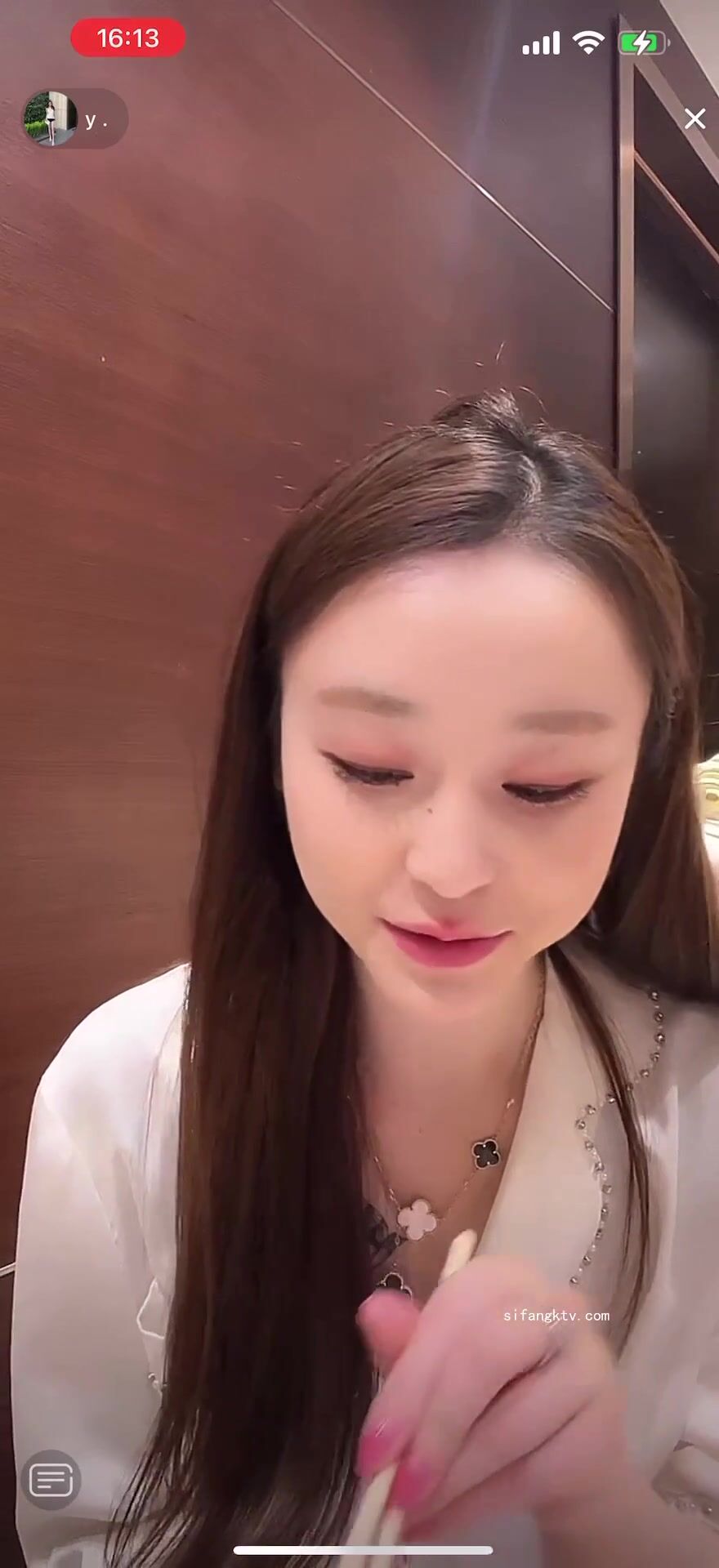 最新《瘋狂抖音》外篇之《抖音擦邊4》顏值主播各顯神通 閃現走光 刷邊瘋狂作死 扣逼漏奶 (243)