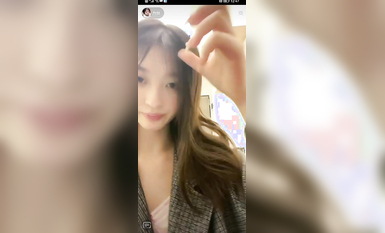 最新《瘋狂抖音》外篇之『三亞美女2』極品三亞外圍美女大秀身材 作死大尺度 摳B揉乳擠奶 (60)