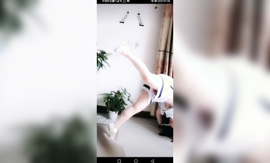 最新《瘋狂抖音》外篇之《抖音擦邊4》顏值主播各顯神通 閃現走光 刷邊瘋狂作死 扣逼漏奶 (56)