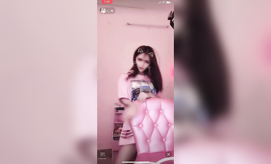 最新《瘋狂抖音》外篇之『三亞美女2』極品三亞外圍美女大秀身材 作死大尺度 摳B揉乳擠奶 (27)