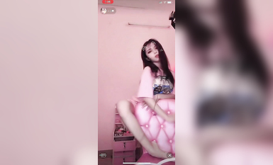 最新《瘋狂抖音》外篇之『三亞美女2』極品三亞外圍美女大秀身材 作死大尺度 摳B揉乳擠奶 (27)