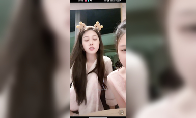 最新《瘋狂抖音》外篇之《抖音擦邊4》顏值主播各顯神通 閃現走光 刷邊瘋狂作死 扣逼漏奶 (17)