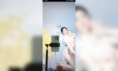 最新《瘋狂抖音》外篇之《抖音擦邊4》顏值主播各顯神通 閃現走光 刷邊瘋狂作死 扣逼漏奶 (32)