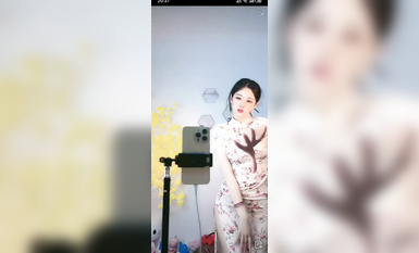 最新《瘋狂抖音》外篇之《抖音擦邊4》顏值主播各顯神通 閃現走光 刷邊瘋狂作死 扣逼漏奶 (32)