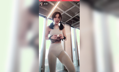 最新《瘋狂抖音》外篇之『三亞美女2』極品三亞外圍美女大秀身材 作死大尺度 摳B揉乳擠奶 (170)