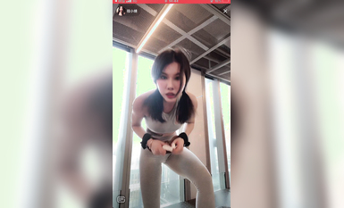 最新《瘋狂抖音》外篇之『三亞美女2』極品三亞外圍美女大秀身材 作死大尺度 摳B揉乳擠奶 (170)