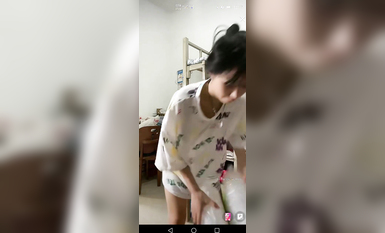 最新《瘋狂抖音》外篇之《抖音擦邊4》顏值主播各顯神通 閃現走光 刷邊瘋狂作死 扣逼漏奶 (71)