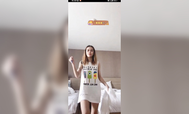 最新《瘋狂抖音》外篇之《抖音擦邊4》顏值主播各顯神通 閃現走光 刷邊瘋狂作死 扣逼漏奶 (9)