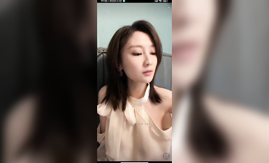 最新《瘋狂抖音》外篇之《抖音擦邊4》顏值主播各顯神通 閃現走光 刷邊瘋狂作死 扣逼漏奶 (15)