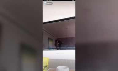 最新《瘋狂抖音》外篇之《抖音擦邊4》顏值主播各顯神通 閃現走光 刷邊瘋狂作死 扣逼漏奶 (39)