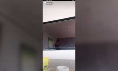 最新《瘋狂抖音》外篇之《抖音擦邊4》顏值主播各顯神通 閃現走光 刷邊瘋狂作死 扣逼漏奶 (39)