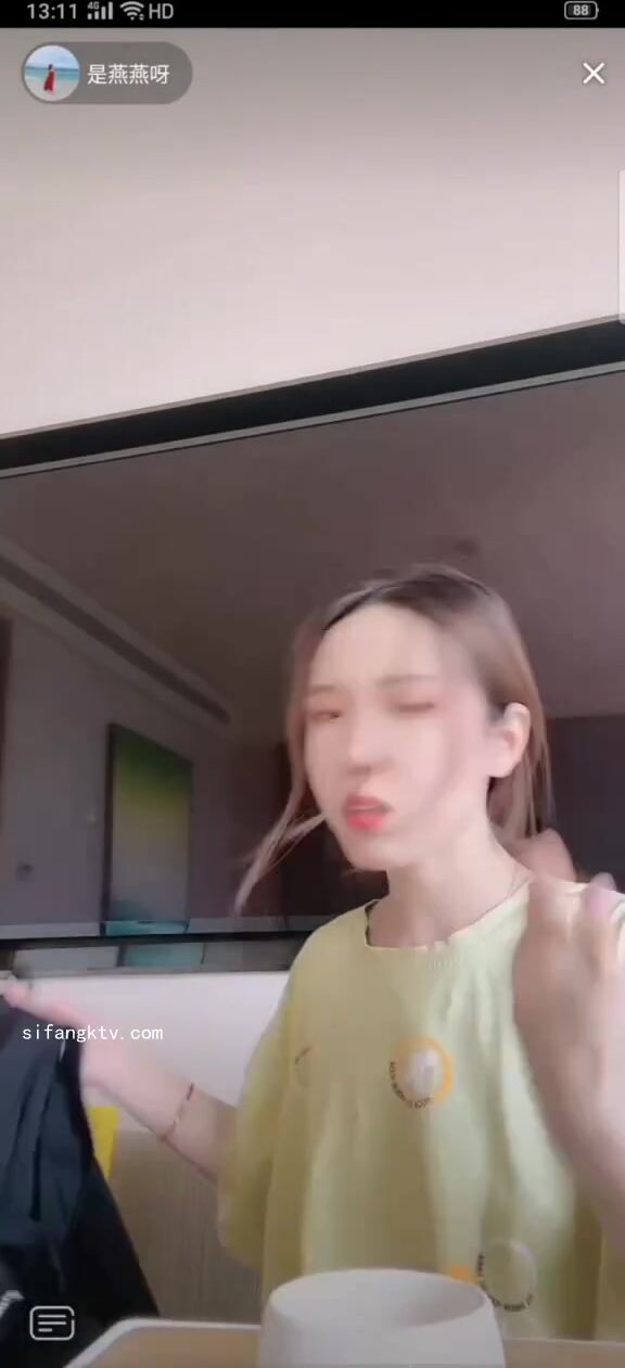 最新《瘋狂抖音》外篇之《抖音擦邊4》顏值主播各顯神通 閃現走光 刷邊瘋狂作死 扣逼漏奶 (39)