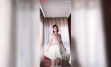 最新《瘋狂抖音》外篇之《抖音擦邊4》顏值主播各顯神通 閃現走光 刷邊瘋狂作死 扣逼漏奶 (274)