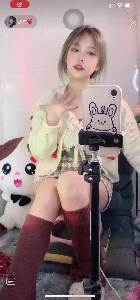 最新《瘋狂抖音》外篇之『三亞美女2』極品三亞外圍美女大秀身材 作死大尺度 摳B揉乳擠奶 (36)