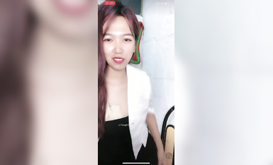 最新《瘋狂抖音》外篇之《抖音擦邊4》顏值主播各顯神通 閃現走光 刷邊瘋狂作死 扣逼漏奶 (76)