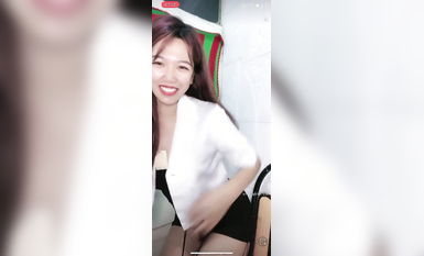 最新《瘋狂抖音》外篇之《抖音擦邊4》顏值主播各顯神通 閃現走光 刷邊瘋狂作死 扣逼漏奶 (76)