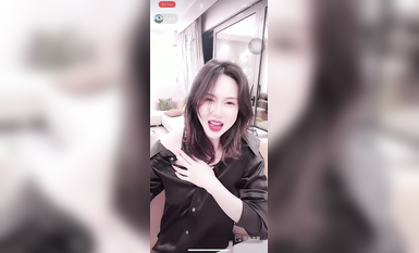 最新《瘋狂抖音》外篇之『三亞美女2』極品三亞外圍美女大秀身材 作死大尺度 摳B揉乳擠奶 (15)