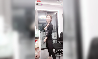 最新《瘋狂抖音》外篇之『三亞美女2』極品三亞外圍美女大秀身材 作死大尺度 摳B揉乳擠奶 (121)