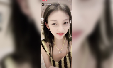 最新《瘋狂抖音》外篇之『三亞美女2』極品三亞外圍美女大秀身材 作死大尺度 摳B揉乳擠奶 (136)