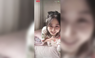 最新《瘋狂抖音》外篇之《抖音擦邊4》顏值主播各顯神通 閃現走光 刷邊瘋狂作死 扣逼漏奶 (113)