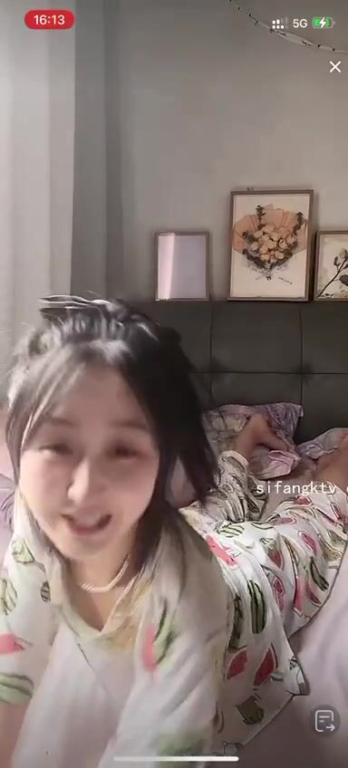 最新《瘋狂抖音》外篇之《抖音擦邊4》顏值主播各顯神通 閃現走光 刷邊瘋狂作死 扣逼漏奶 (113)