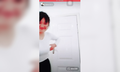 最新《瘋狂抖音》外篇之『三亞美女2』極品三亞外圍美女大秀身材 作死大尺度 摳B揉乳擠奶 (48)