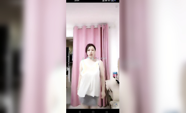 最新《瘋狂抖音》外篇之《抖音擦邊4》顏值主播各顯神通 閃現走光 刷邊瘋狂作死 扣逼漏奶 (37)