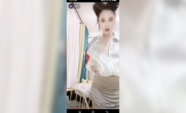 最新《瘋狂抖音》外篇之『三亞美女2』極品三亞外圍美女大秀身材 作死大尺度 摳B揉乳擠奶 (49)