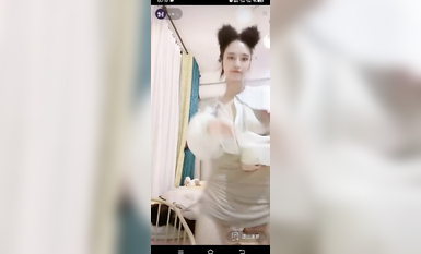 最新《瘋狂抖音》外篇之『三亞美女2』極品三亞外圍美女大秀身材 作死大尺度 摳B揉乳擠奶 (49)