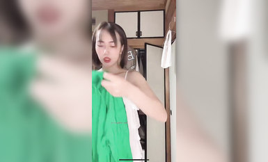 最新《瘋狂抖音》外篇之《抖音擦邊4》顏值主播各顯神通 閃現走光 刷邊瘋狂作死 扣逼漏奶 (291)