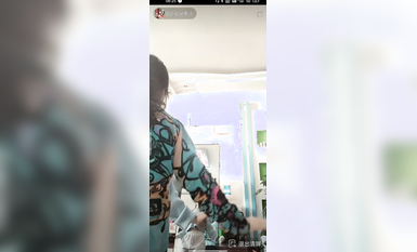 最新《瘋狂抖音》外篇之『三亞美女2』極品三亞外圍美女大秀身材 作死大尺度 摳B揉乳擠奶 (41)