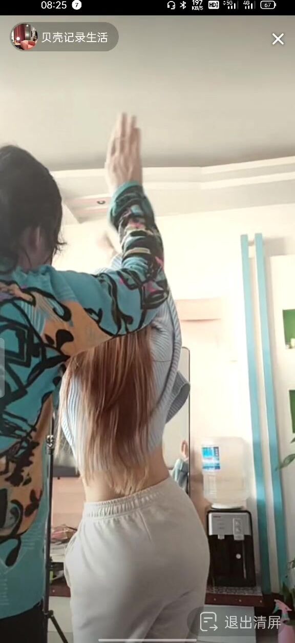 最新《瘋狂抖音》外篇之『三亞美女2』極品三亞外圍美女大秀身材 作死大尺度 摳B揉乳擠奶 (41)