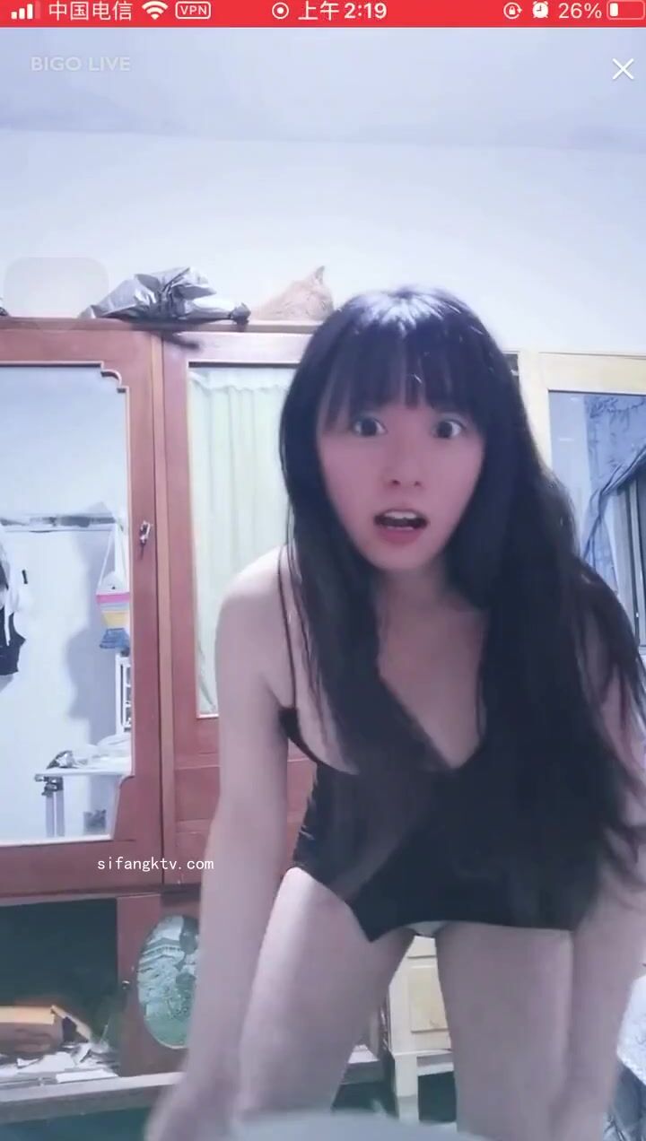 最新《瘋狂抖音》外篇之《抖音擦邊4》顏值主播各顯神通 閃現走光 刷邊瘋狂作死 扣逼漏奶 (279)