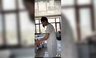 最新《瘋狂抖音》外篇之《抖音擦邊4》顏值主播各顯神通 閃現走光 刷邊瘋狂作死 扣逼漏奶 (79)