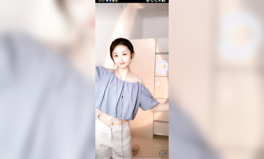 最新《瘋狂抖音》外篇之《抖音擦邊4》顏值主播各顯神通 閃現走光 刷邊瘋狂作死 扣逼漏奶 (255)