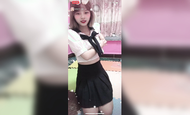 最新《瘋狂抖音》外篇之『三亞美女2』極品三亞外圍美女大秀身材 作死大尺度 摳B揉乳擠奶 (38)