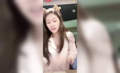 最新《瘋狂抖音》外篇之《抖音擦邊4》顏值主播各顯神通 閃現走光 刷邊瘋狂作死 扣逼漏奶 (19)