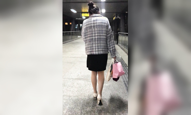 稀缺學姐專場 專業抄底靚麗制服學姐珍藏版 貼著美女屁股抄 有燈光加持畫質特好 超清4K原版8949 (1)