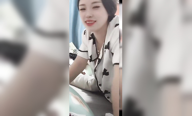 最新《瘋狂抖音》外篇之『三亞美女2』極品三亞外圍美女大秀身材 作死大尺度 摳B揉乳擠奶 (52)