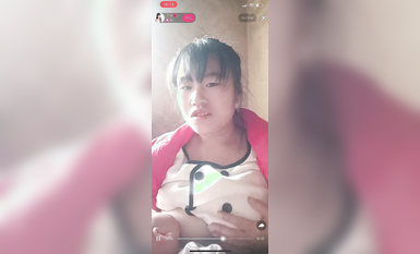 最新《瘋狂抖音》外篇之《抖音擦邊4》顏值主播各顯神通 閃現走光 刷邊瘋狂作死 扣逼漏奶 (73)