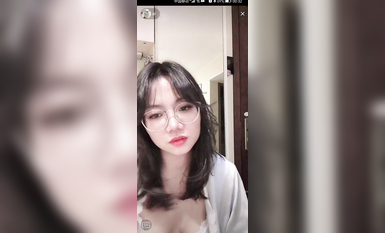 最新《瘋狂抖音》外篇之『三亞美女2』極品三亞外圍美女大秀身材 作死大尺度 摳B揉乳擠奶 (129)