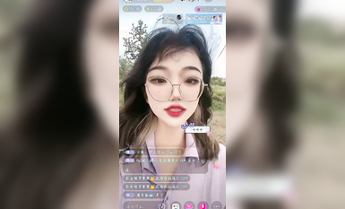 最新《瘋狂抖音》外篇之《抖音擦邊4》顏值主播各顯神通 閃現走光 刷邊瘋狂作死 扣逼漏奶 (25)