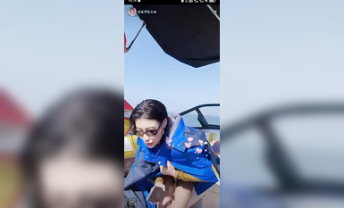 最新《瘋狂抖音》外篇之『三亞美女2』極品三亞外圍美女大秀身材 作死大尺度 摳B揉乳擠奶 (17)